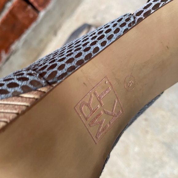 MRKT. Womens 9 Metallic Peeptoe Slingback Chunky Heels - Picture 11 of 12